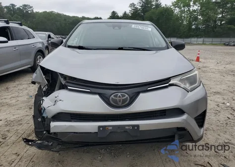 2018 Toyota Rav4 Le z USA, uszkodzony, nr VIN JTMBFREV8JJ207697
